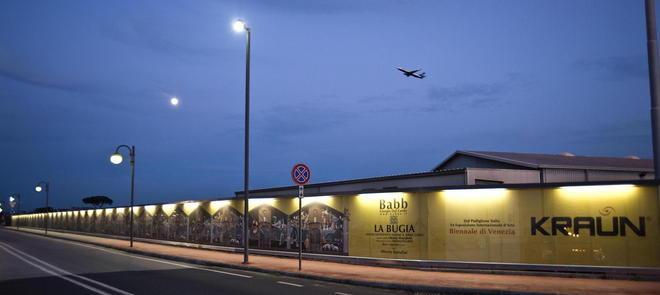 Pinocchi ed elefanti L’aeroporto si veste con l’arte di Babb 
