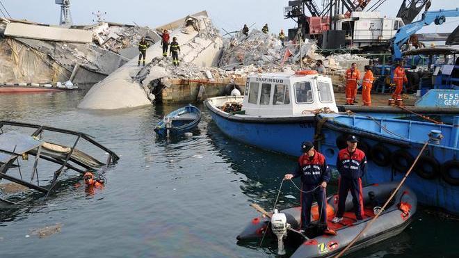 Quel tuffo nel buio per recuperare i corpi