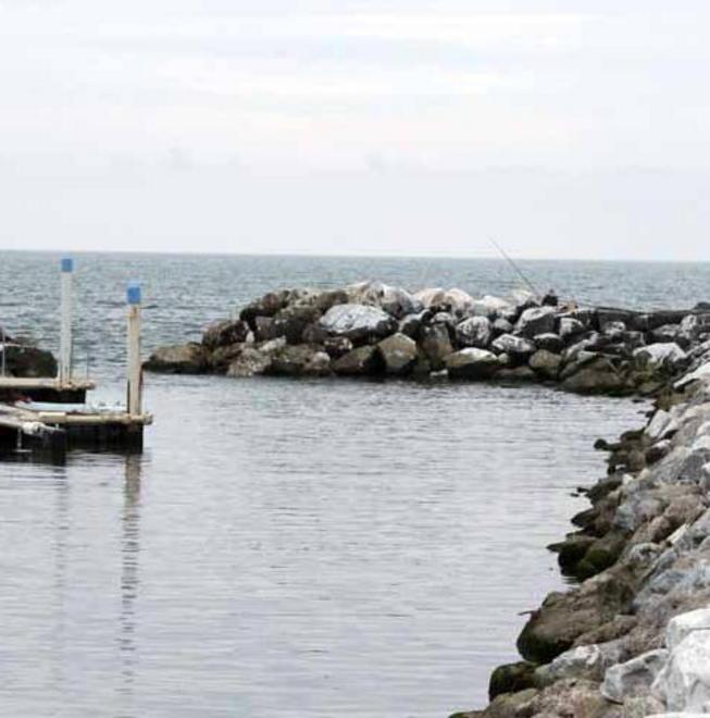 «Quei lavori al porticciolo uccideranno i bagni» 