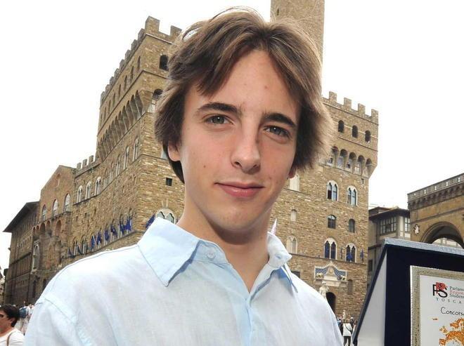 Studente pratese straccia tutti Al terzo una coppia del Buzzi