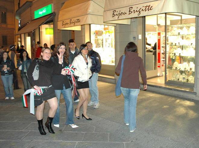Cento vetrine in centro per insegnare il rispetto 