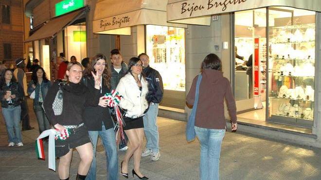 Cento vetrine in centro per insegnare il rispetto