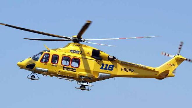 Moto perde il controllo in due finiscono all’ospedale