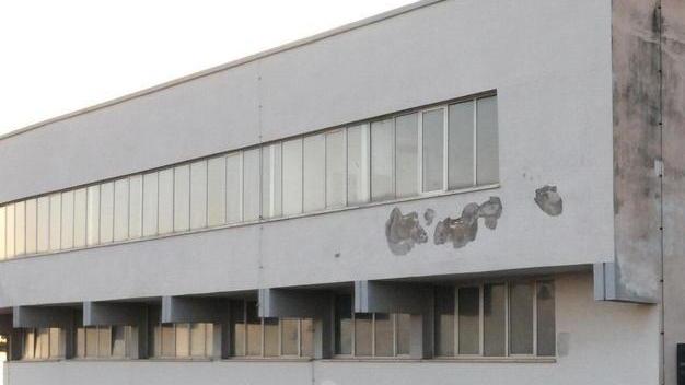 I rumors sulla scuola media inagibile «Potrebbe essere trasferita nell’istituto?»