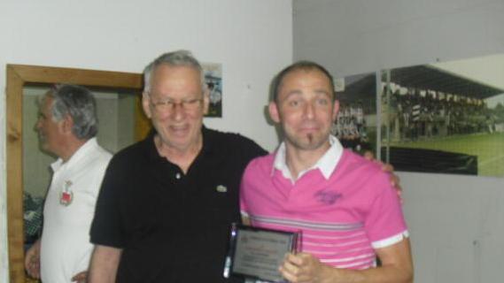 Bozzi premiato per le 200 presenze con la maglia Fortis