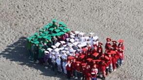 I bambini imparano ad amare il mare