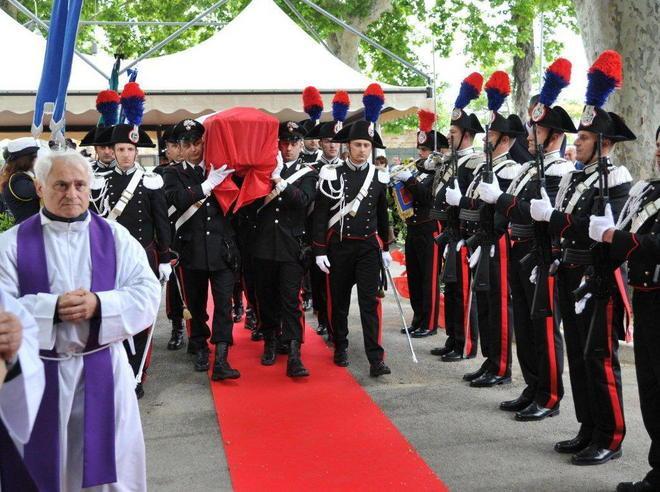 Alla messa per il carabiniere 
