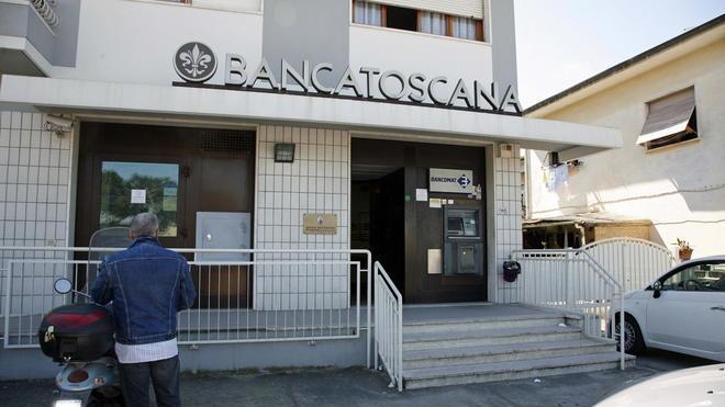 Colpo fallito all’ex Banca Toscana di Lido: bandito scappa senza portar via niente