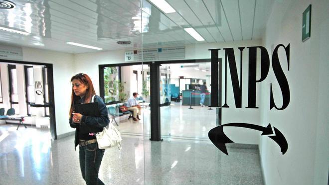 Inps: file continue agli sportelli e pratiche dirottate verso altre sedi