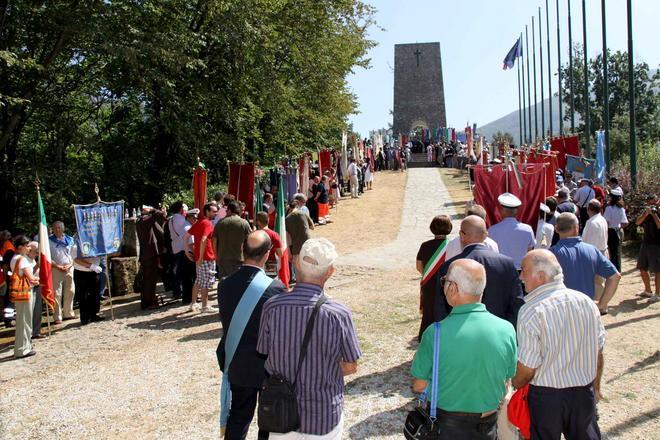 Il ragazzi del settore giovanile dell’Esperia Viareggio in visita a Sant’Anna di Stazzema 