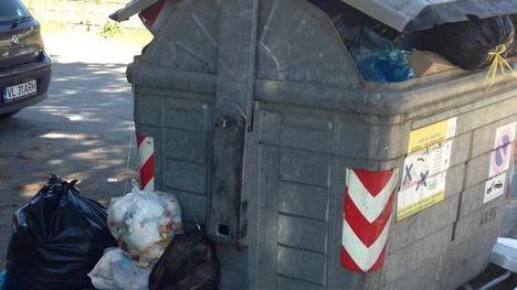 Rifiuti, l’esasperazione dei residenti di via Rubattorno