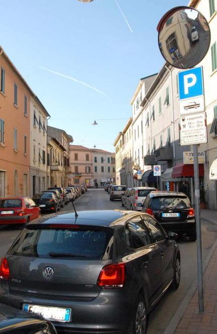 Parcheggi, firme per abbonamenti dedicati ai residenti 