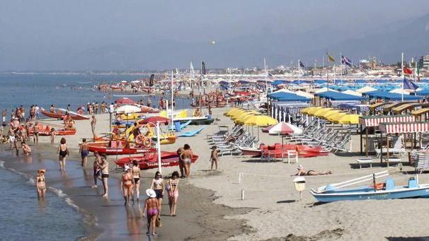 Capitaneria contro le aperture dei bagni