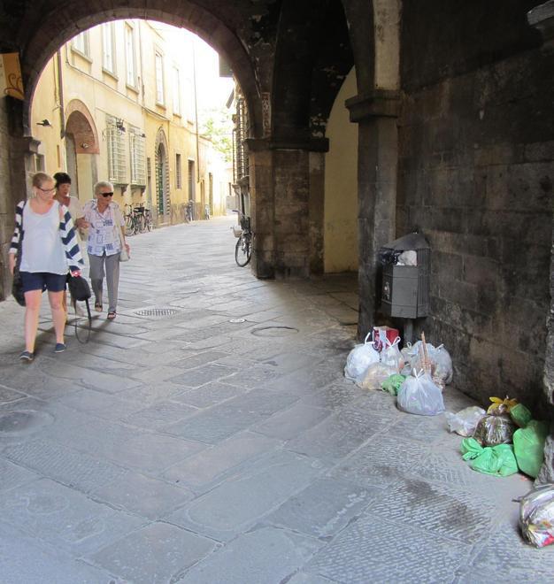 Multe per i rifiuti, tregua fino all’incontro 