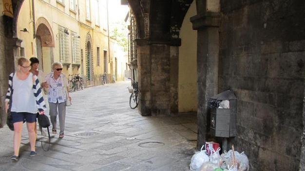 Multe per i rifiuti, tregua fino all’incontro