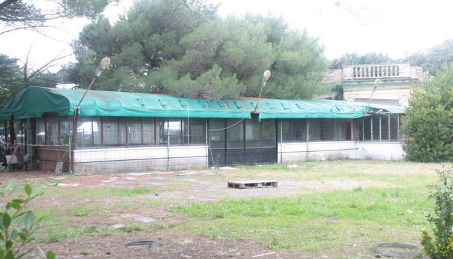 Demolita la veranda dello Chalet 