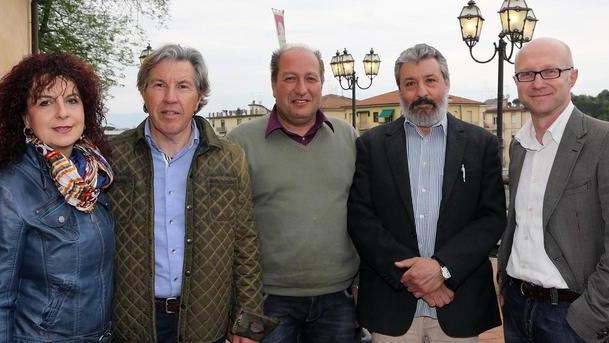 Si alza il sipario sul cencio