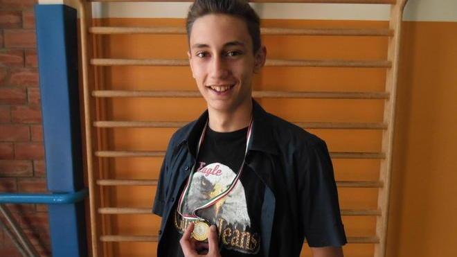 Kevin Romei salta più in alto di tutti