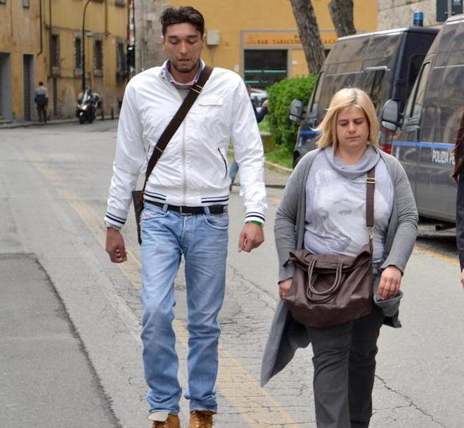 Logli non era solo quando andò da Loris 