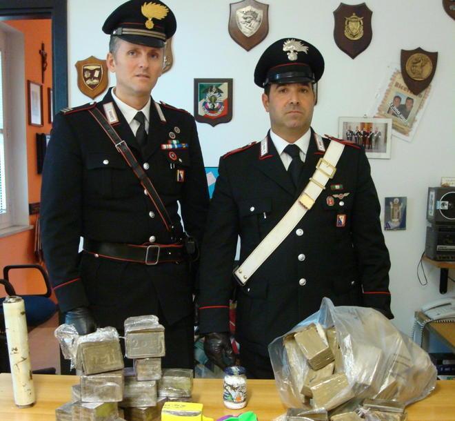 In un canneto 13 chili di hashish 