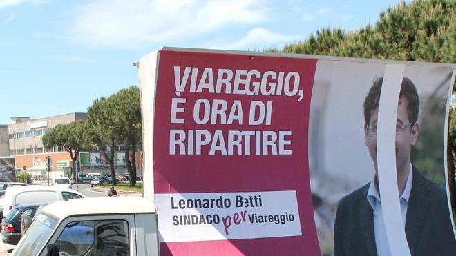 Le vele elettorali bandite dal centro ma solo per la sosta