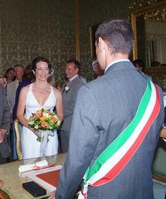 Basta con rinfreschi e fiori spese azzerate nei Comuni 