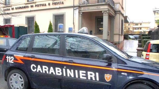 «Ho ammazzato la mia famiglia», e i carabinieri scoprono un arsenale