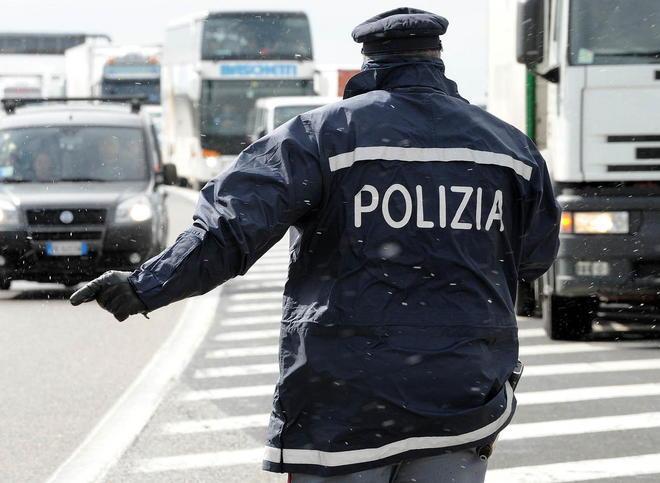 Trascina con l’auto per 20 metri un automobilista con cui aveva litigato 