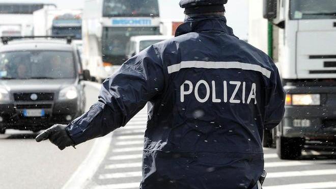 Trascina con l’auto per 20 metri un automobilista con cui aveva litigato
