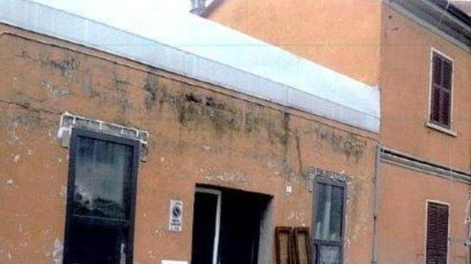 Rubano attrezzature in un’officina