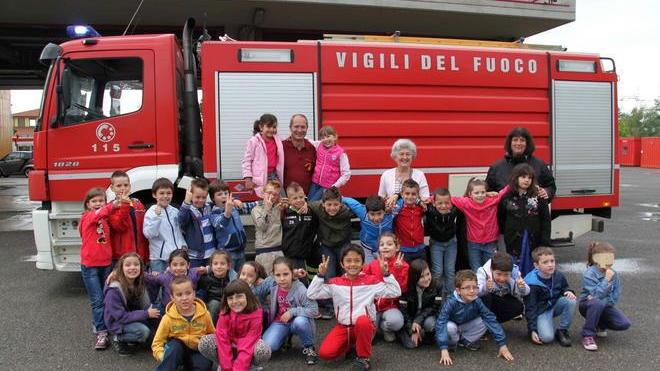 Bambini in visita al distaccamento