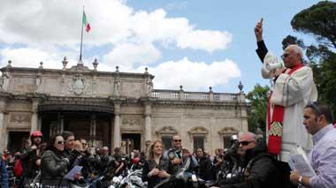 La benedizione delle Harley Davidson