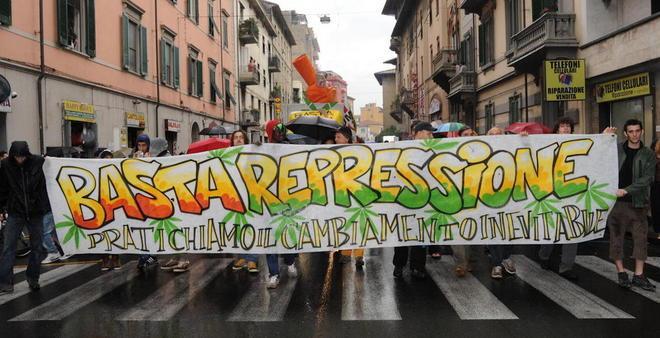 Canapisa, sfilano gli antiproibizionisti 