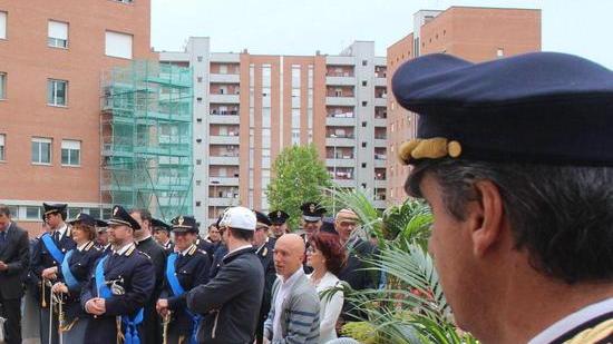«Viviamo per la gente» La festa sobria della polizia