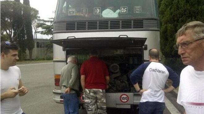Il pullman dei tifosi bloccato al casello di Calenzano