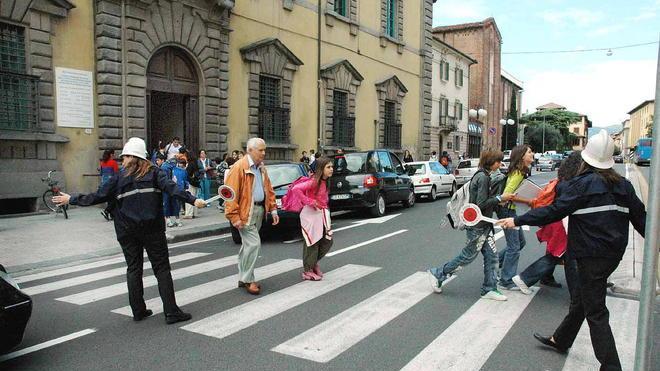 Vigili, più controlli sulle strisce pedonali, una sola persona investita