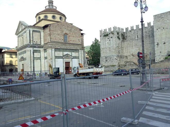 Piazza della Carceri a Prato: iniziati i lavori di ripavimentazione 