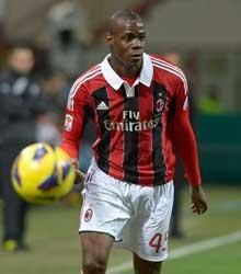 Renzi chiama Balotelli: razzismo inaccettabile 