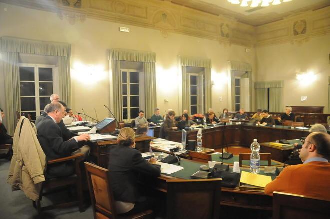 Risparmi impossibili sull’acqua servita ad assessori e consiglieri 