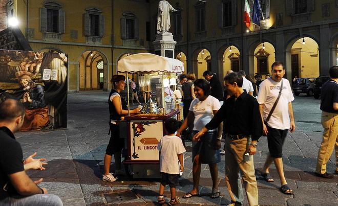Schiamazzi la notte in piazza del Comune