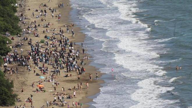 Migliaia in spiaggia per le Frecce