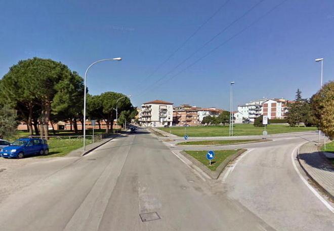 Investiti da un’auto pirata davanti alla discoteca 