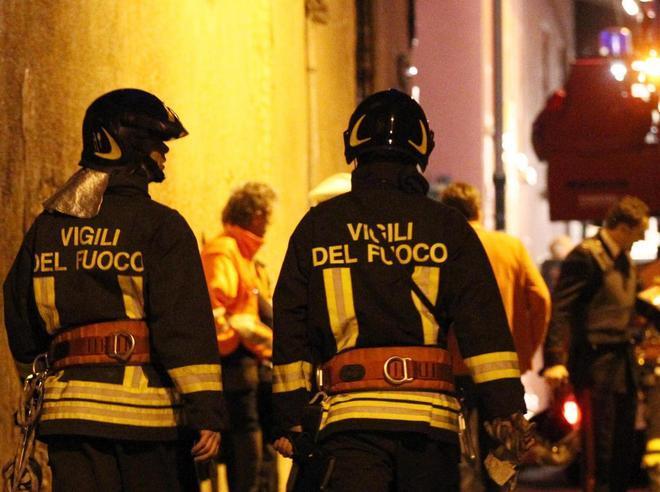 Frana in centro il tetto dell’ex cinema Risorti
