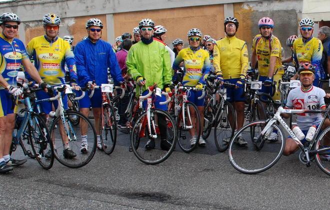Il maltempo frena la Gran Fondo Asa