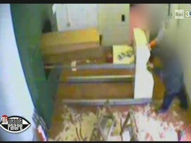 Carabinieri a caccia dei testi C’è una settimana di tempo