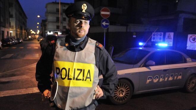 Tentò di rapinare due negozi, denunciato