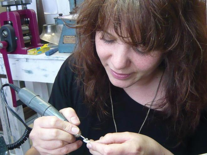 Silvia21, le mani che creano splendidi gioielli da indossare 