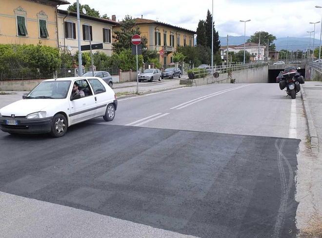 Viale delle Cascine, già spostate le strisce 