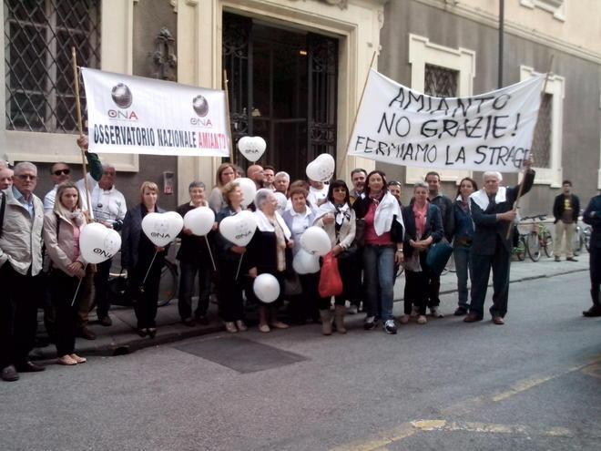 «Basta alle morti per amianto» 