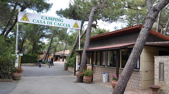 Manca la concessione e i vigili bloccano i lavori al camping 